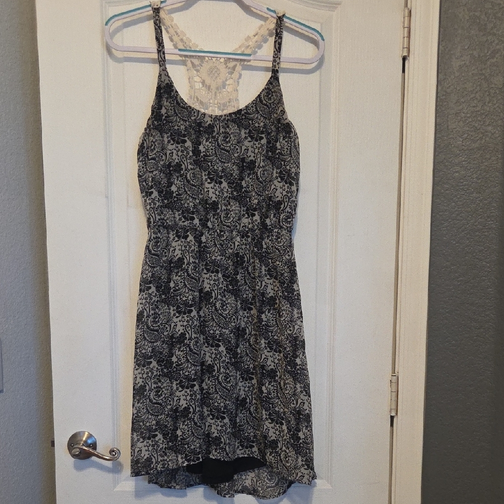 Maurices Black And White Floral Paisley Print High Low Dress. Size M